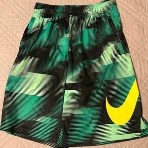 BOYS NIKE BASKETBALL SHORTS